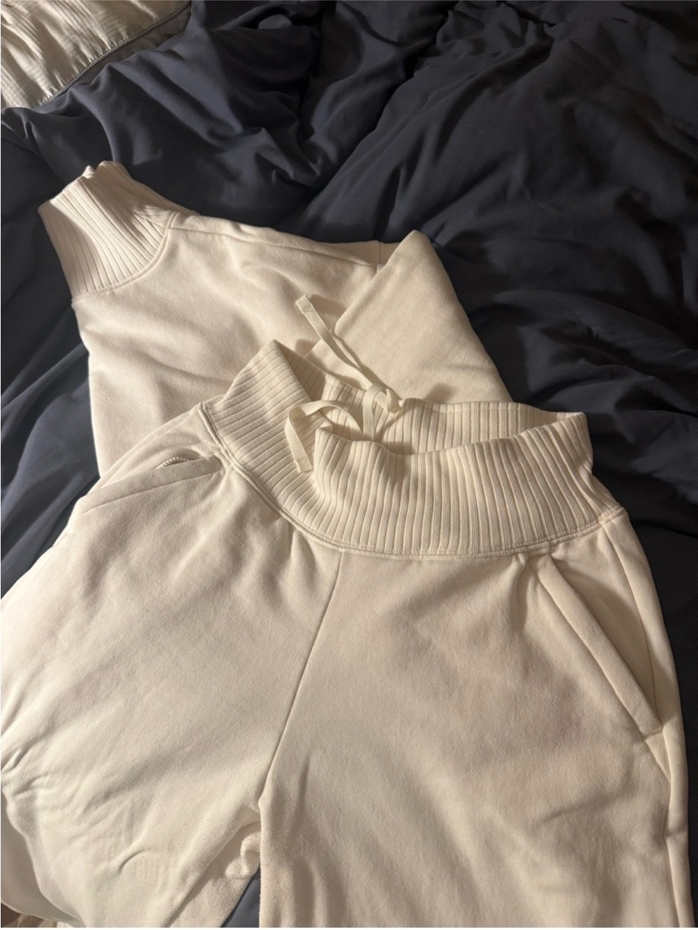 ALO Serenity Ivory Sweatpants - Picture 8 of 8